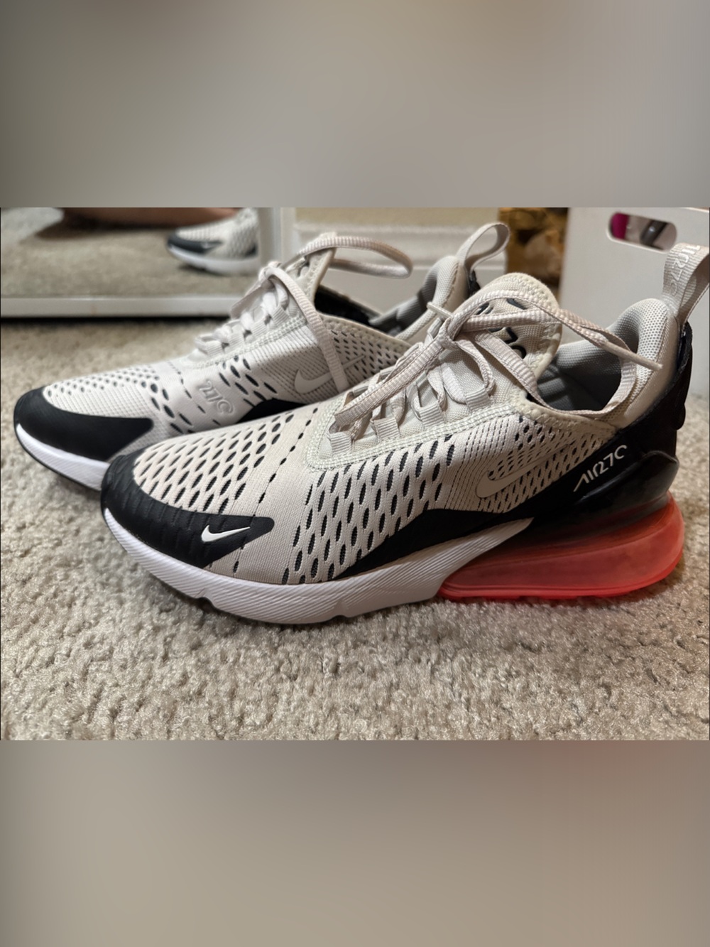 Nike Air Max 270 in light bone
